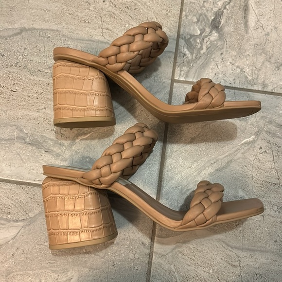 Size 8.5 women’s braided sandal color tan barely worn! - Picture 4 of 5